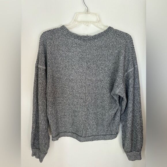 American Eagle gray neck long sleeve top with button detail  size XS/S - Picture 9 of 10